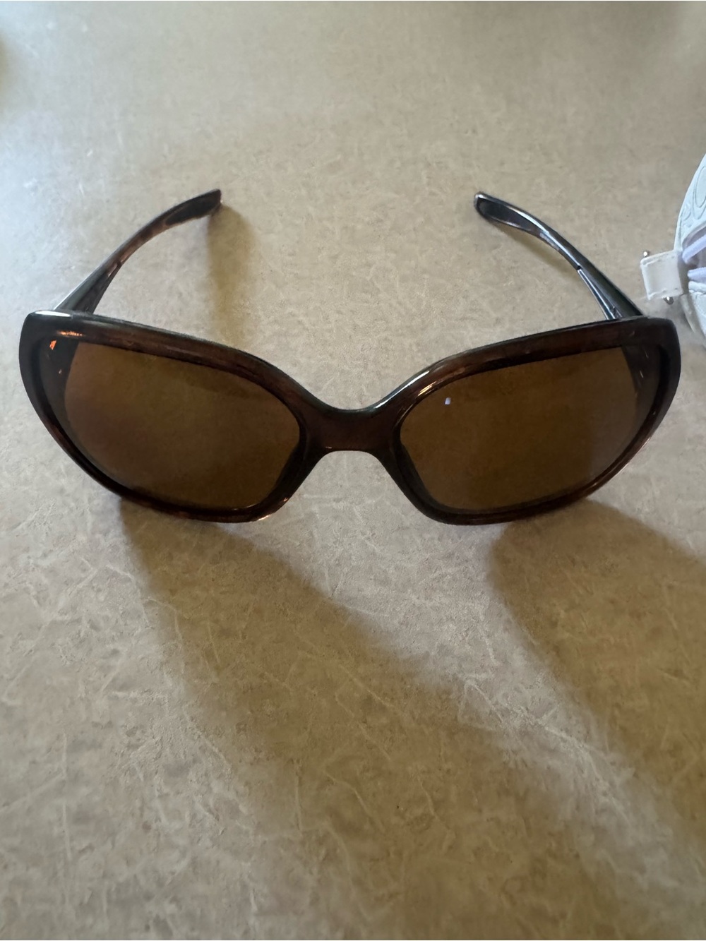 Oakley Women's Oversized Brown Sunglasses with White Case - Picture 2 of 5